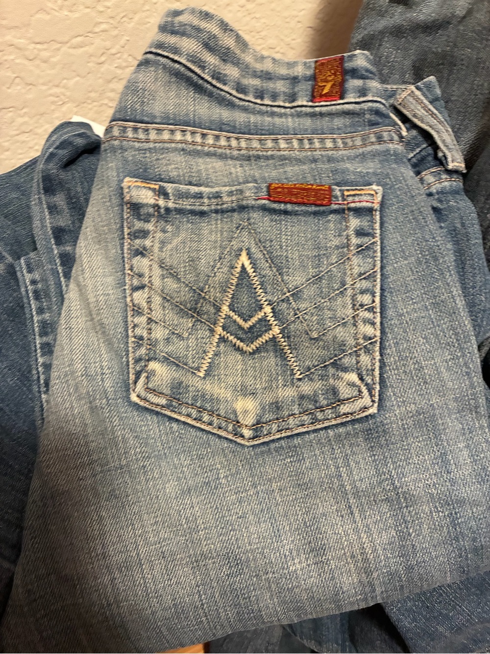 7 for all Mankind. Light-Blue Women Jeans w/ Embroidered Pocket,vintage, size 26